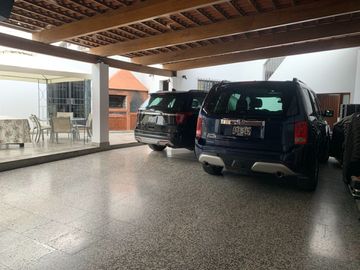 Venta de casa en esquina en San Borja