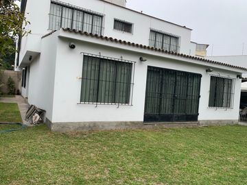 Venta de casa en esquina en San Borja
