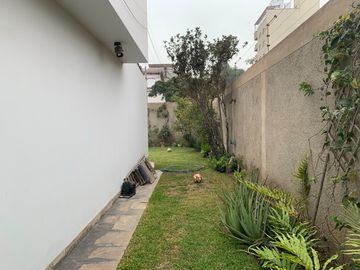 Venta de casa en esquina en San Borja