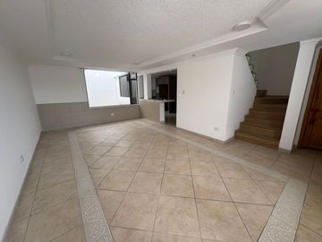 CASA EN VENTA SECTOR SAN ISIDRO DEL INCA