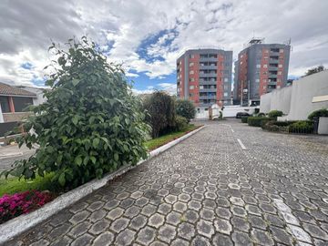 CASA EN VENTA SECTOR SAN ISIDRO DEL INCA