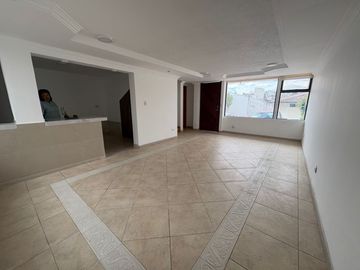 CASA EN VENTA SECTOR SAN ISIDRO DEL INCA