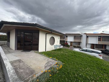 CASA EN VENTA SECTOR SAN ISIDRO DEL INCA