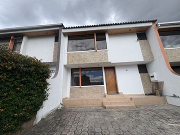 CASA EN VENTA SECTOR SAN ISIDRO DEL INCA