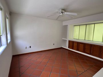 Casa en Venta en Lomas 4ta secc. Calle Lyali