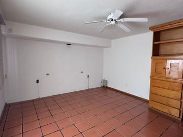 Casa en Venta en Lomas 4ta secc. Calle Lyali