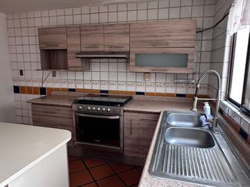 Casa en Venta en Lomas 4ta secc. Calle Lyali