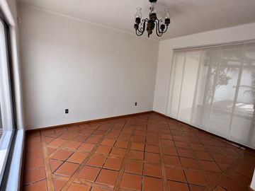 Casa en Venta en Lomas 4ta secc. Calle Lyali