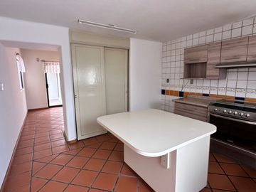 Casa en Venta en Lomas 4ta secc. Calle Lyali