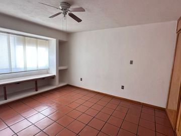 Casa en Venta en Lomas 4ta secc. Calle Lyali