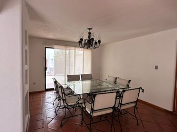 Casa en Venta en Lomas 4ta secc. Calle Lyali