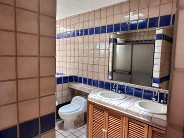 Casa en Venta en Lomas 4ta secc. Calle Lyali