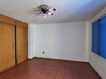 Casa en Venta en Lomas 4ta secc. Calle Lyali