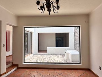 Casa en Venta en Lomas 4ta secc. Calle Lyali