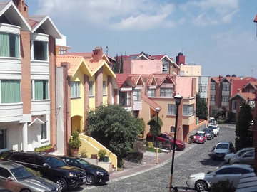 ¡Bonita casa en condominio! Cesión inmediata