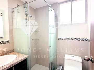 CASA EN TUMBACO EN VENTA, CON SEGURIDAD PRESENCIAL