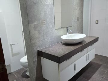 ALQUILER EXCLUSIVO DUPLEX DE LUJO DE 4 DORMITORIOS EN CHACARILLA DEL  ESTANQUE
