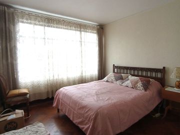 Departamento Edificio Prales , frente plaza Republica 5.630 UF