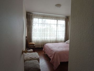 Departamento Edificio Prales , frente plaza Republica 5.630 UF