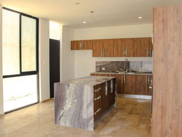 Casa en venta en Conkal, Yucatán, Mérida. 3 Recamarás, Cuarto De Servicio en Fraccionamiento Privado con Amenidades y Cancha De Padel.