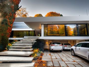 Moderna residencia con amplios espacios y  jardin