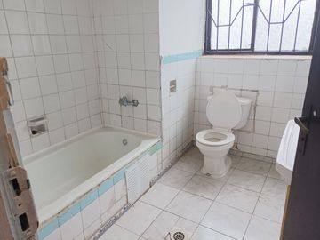 Una Gran Inversión en Barrio Recreo, Dos Accesos, Dos Hogares,