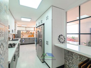 Rebajado!! Amplio Departamento Con Vista Despajada - Cocina Remodelada 4d+4b