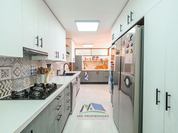 Rebajado!! Amplio Departamento Con Vista Despajada - Cocina Remodelada 4d+4b