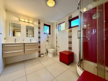 LOS ANDES - VENDE CASA 4D 5B 3E PSICINA - COND. EL ENCANTO