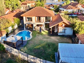 LOS ANDES - VENDE CASA 4D 5B 3E PSICINA - COND. EL ENCANTO