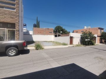 EDIFICIO DE 2 PISOS CON ESTACIONAMIENTO PARA 8 CARROS EN COLONIA LINSS