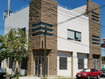 EDIFICIO DE 2 PISOS CON ESTACIONAMIENTO PARA 8 CARROS EN COLONIA LINSS