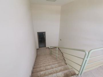 EDIFICIO DE 2 PISOS CON ESTACIONAMIENTO PARA 8 CARROS EN COLONIA LINSS