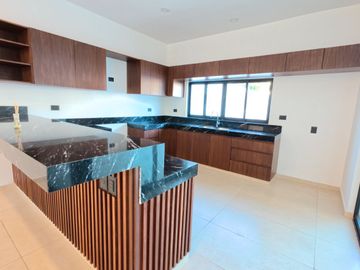 RESIDENCIA EN VENTA EN PRIVADA PARQUE NATURA CHOLUL