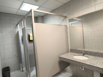 Se Vende Local Comercial En Esquina En Zona Altamente Comercial De Sjl