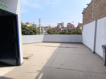 Se Vende Local Comercial En Esquina En Zona Altamente Comercial De Sjl