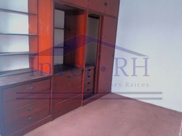 ¡CASA AMPLIA EN VENTA - OPORTUNIDAD ÚNICA EN CERCADO DE LIMA!