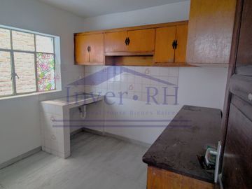 ¡CASA AMPLIA EN VENTA - OPORTUNIDAD ÚNICA EN CERCADO DE LIMA!