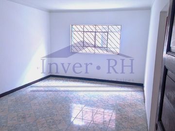 ¡CASA AMPLIA EN VENTA - OPORTUNIDAD ÚNICA EN CERCADO DE LIMA!