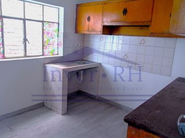 ¡CASA AMPLIA EN VENTA - OPORTUNIDAD ÚNICA EN CERCADO DE LIMA!