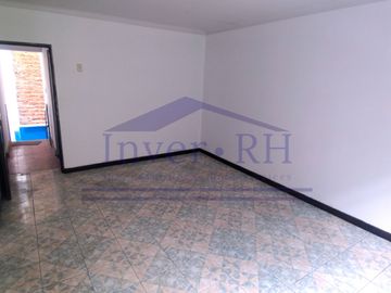 ¡CASA AMPLIA EN VENTA - OPORTUNIDAD ÚNICA EN CERCADO DE LIMA!