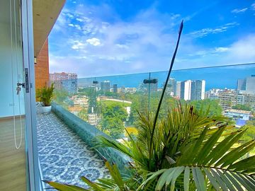 ¡Bajo de Precio! Venta de Moderno Dúplex en Barranco – Vista al Mar –