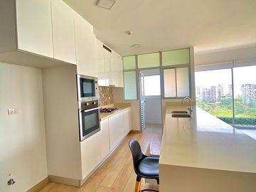 ¡Bajo de Precio! Venta de Moderno Dúplex en Barranco – Vista al Mar –