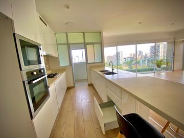 ¡Bajo de Precio! Venta de Moderno Dúplex en Barranco – Vista al Mar –