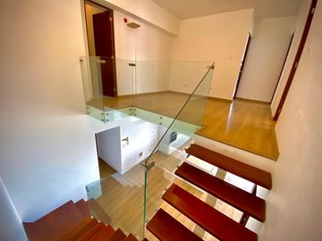 ¡Bajo de Precio! Venta de Moderno Dúplex en Barranco – Vista al Mar –