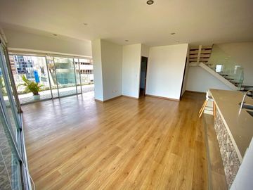 ¡Bajo de Precio! Venta de Moderno Dúplex en Barranco – Vista al Mar –