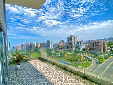 ¡Bajo de Precio! Venta de Moderno Dúplex en Barranco – Vista al Mar –