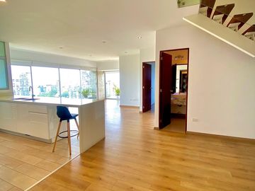 ¡Bajo de Precio! Venta de Moderno Dúplex en Barranco – Vista al Mar –