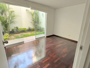 Venta de Amplio Departamento