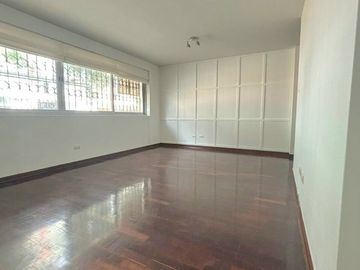 Venta de Amplio Departamento